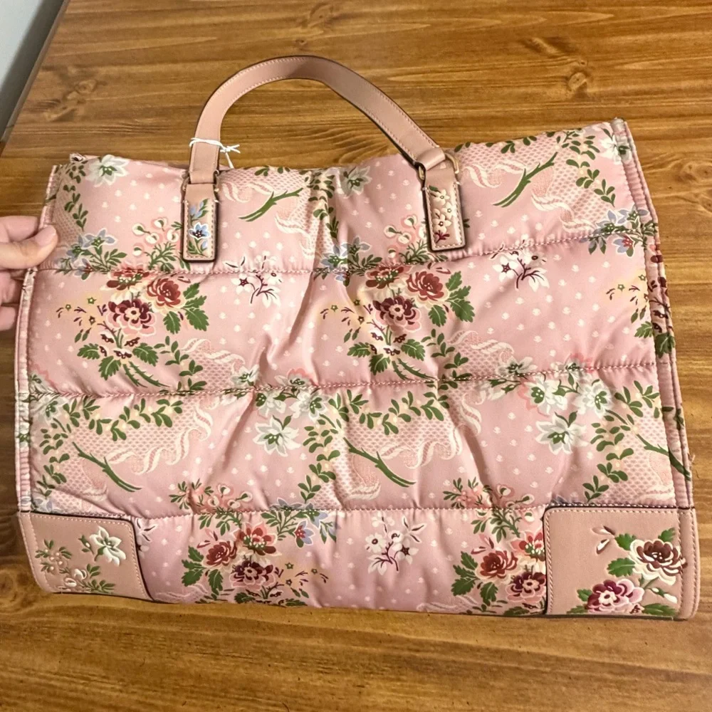Tory Burch Ella Nylon Quilted Tote PINK SUGAR BERRY
FLORAL - Picture 2 of 15
